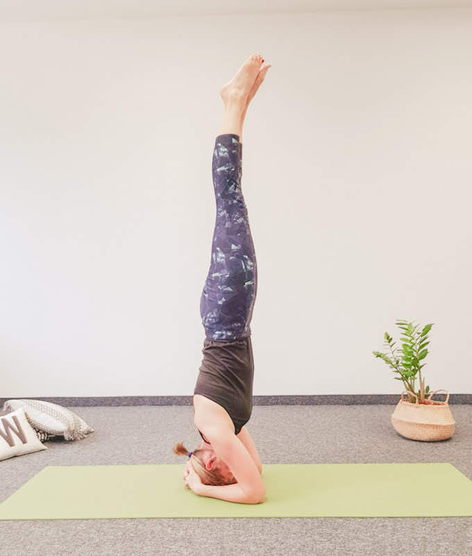 yogamaya: Der Kopfstand